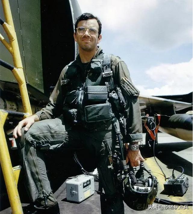 350度近视也能当兵了？3846万男青年有2100万近视，高校近视率87%