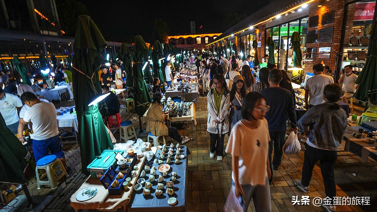 景德镇好玩的夜市卖陶瓷,景德镇陶溪川夜市瓷器
