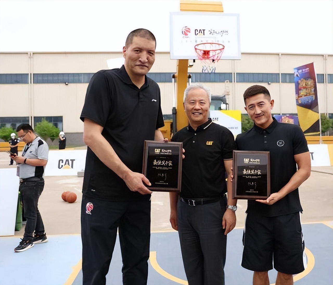 盘点cba历史十大中锋,cba总决赛姚明51分21篮板