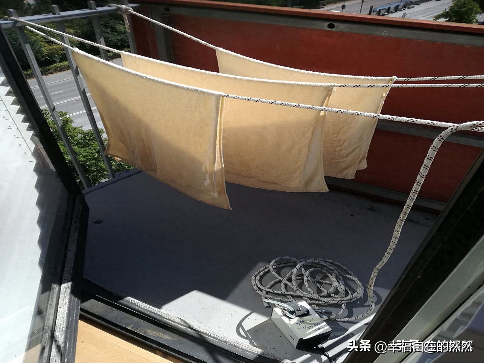 羽绒被太阳晒能杀菌吗,羽绒被洗后晒干有黄渍