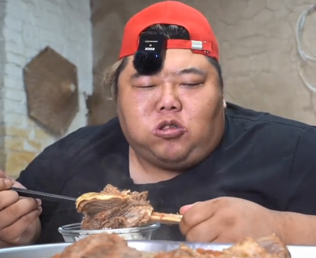 胖猴仔脸现黑斑,600斤胖猴仔身体垮掉