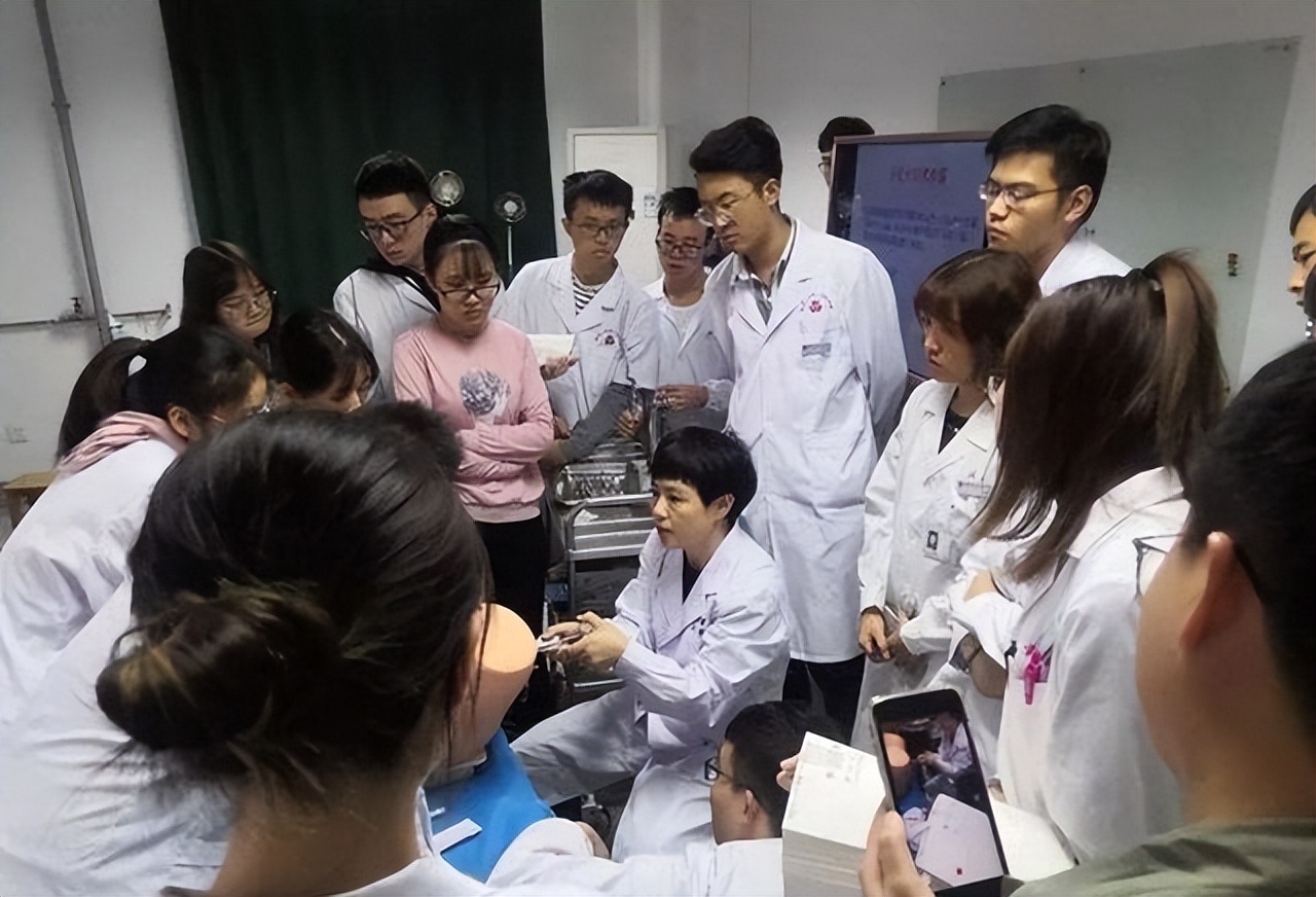 大学里几个比较累人的专业，专业课学习难度大，但毕业后却很吃香