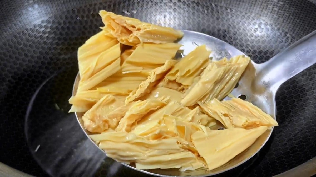 4种蔬菜被拉入致癌名单,哪三种蔬菜不能放进冰箱还会致癌