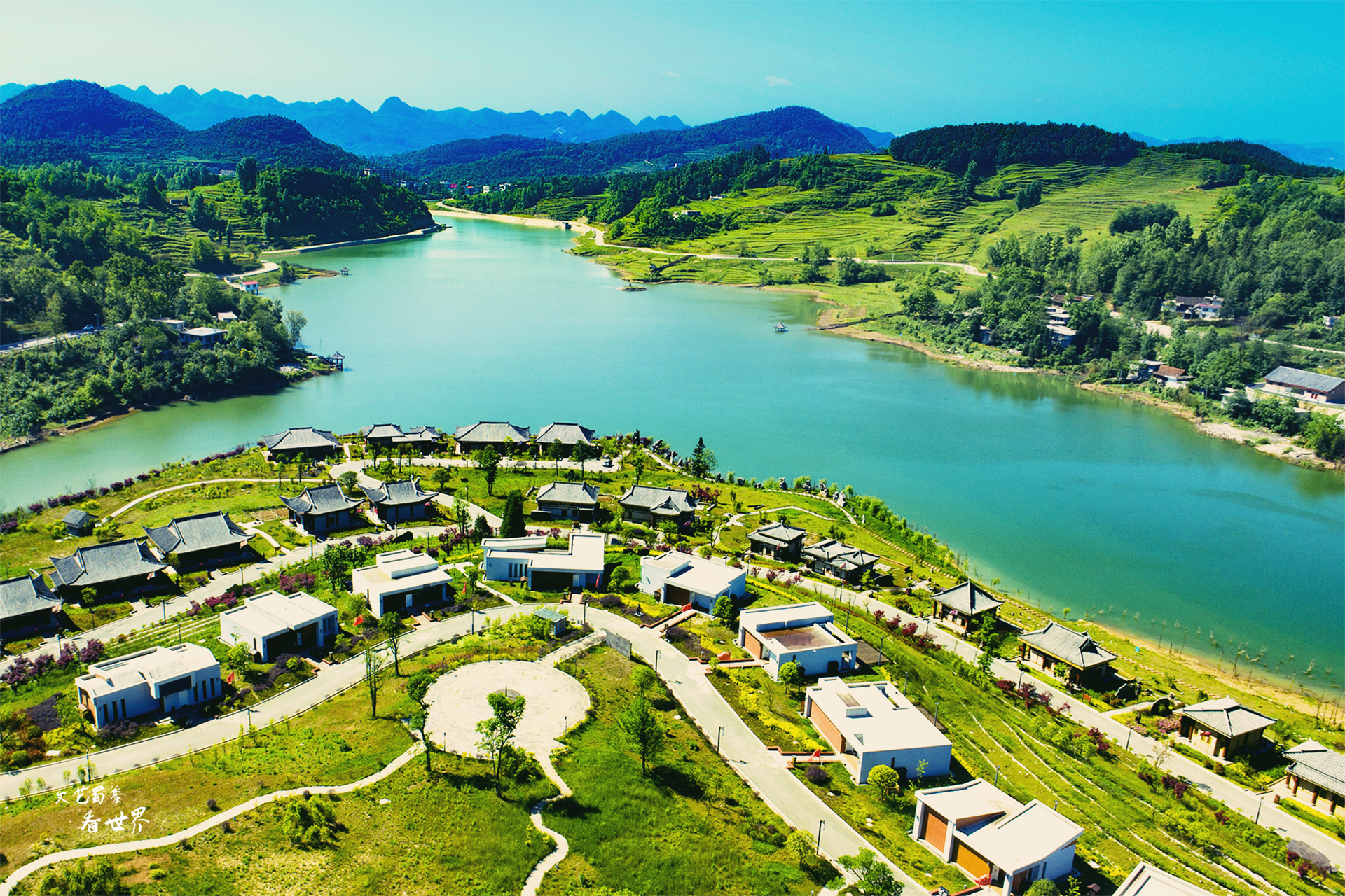 退休了,每年夏天都去六盘水,19℃不用开空调,风光秀美环境宜人