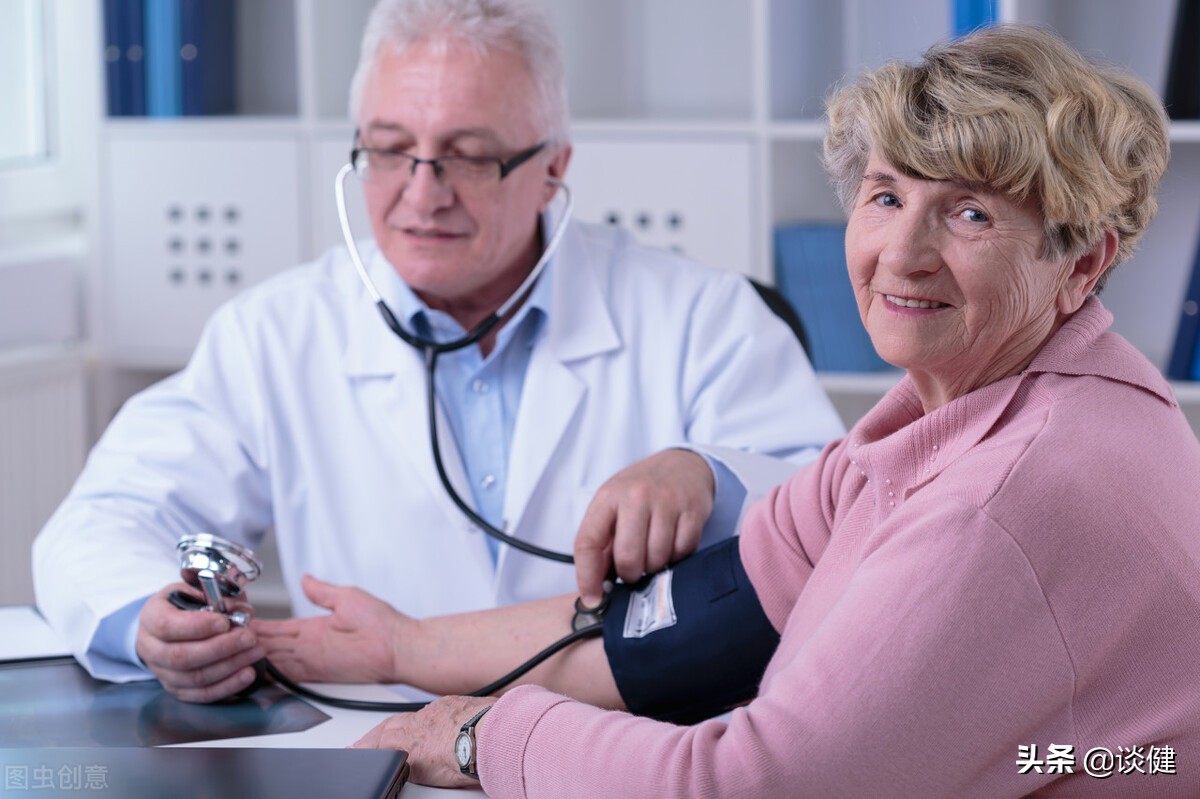 老年人脑血栓的最快消除方法,脑血栓急救最快的方法指尖放血