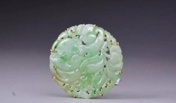 冰种翡翠价格之谜：掌握特性，轻松判别价值高低