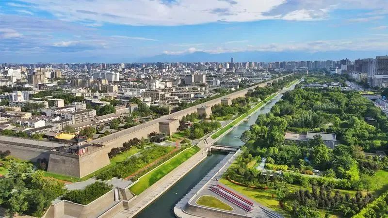 方红卫同志在中国*产党共**西安市第十四次代表大会上的报告（全文）