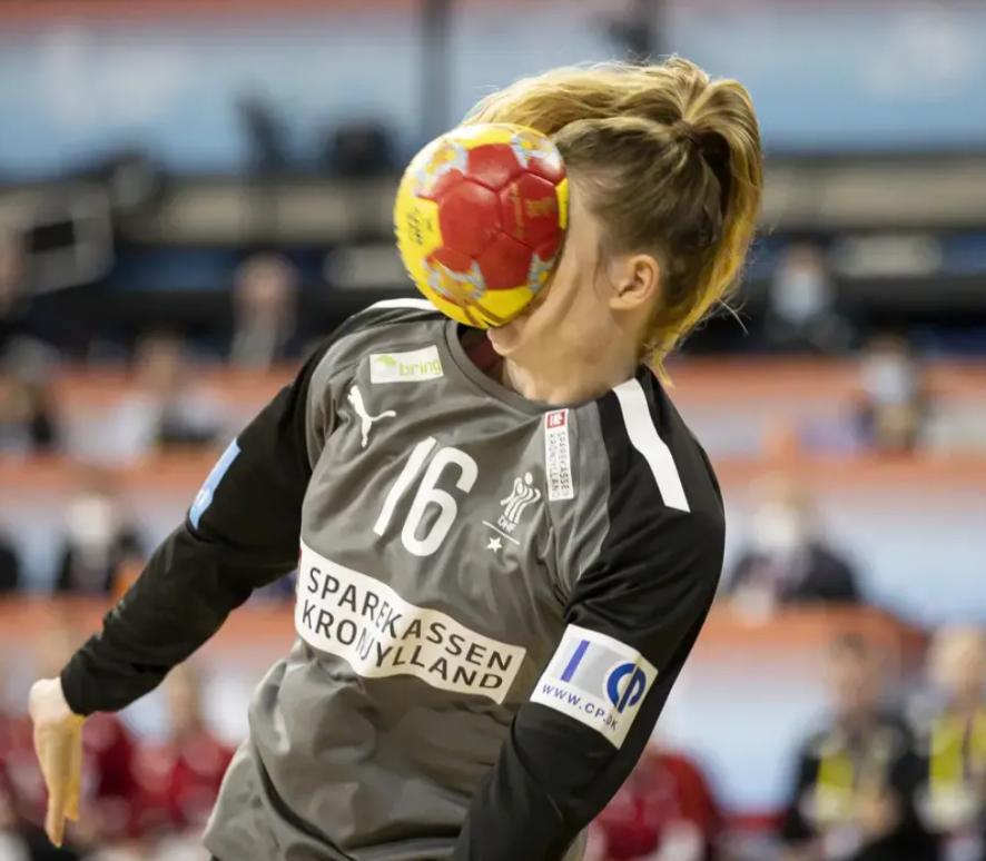 赛场上搞笑的瞬间救人,职业赛场上的十大爆笑场面