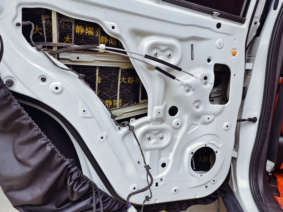 昆明汽车音响改装奔驰,昆明车音界汽车音响改装