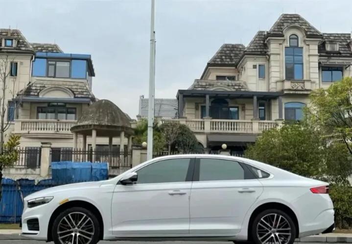 三款中型轿车推荐面子个性都有了,15万内买家用轿车这三款值得考虑