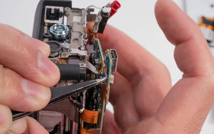 又来搞事情了！索尼α1硬核拆机