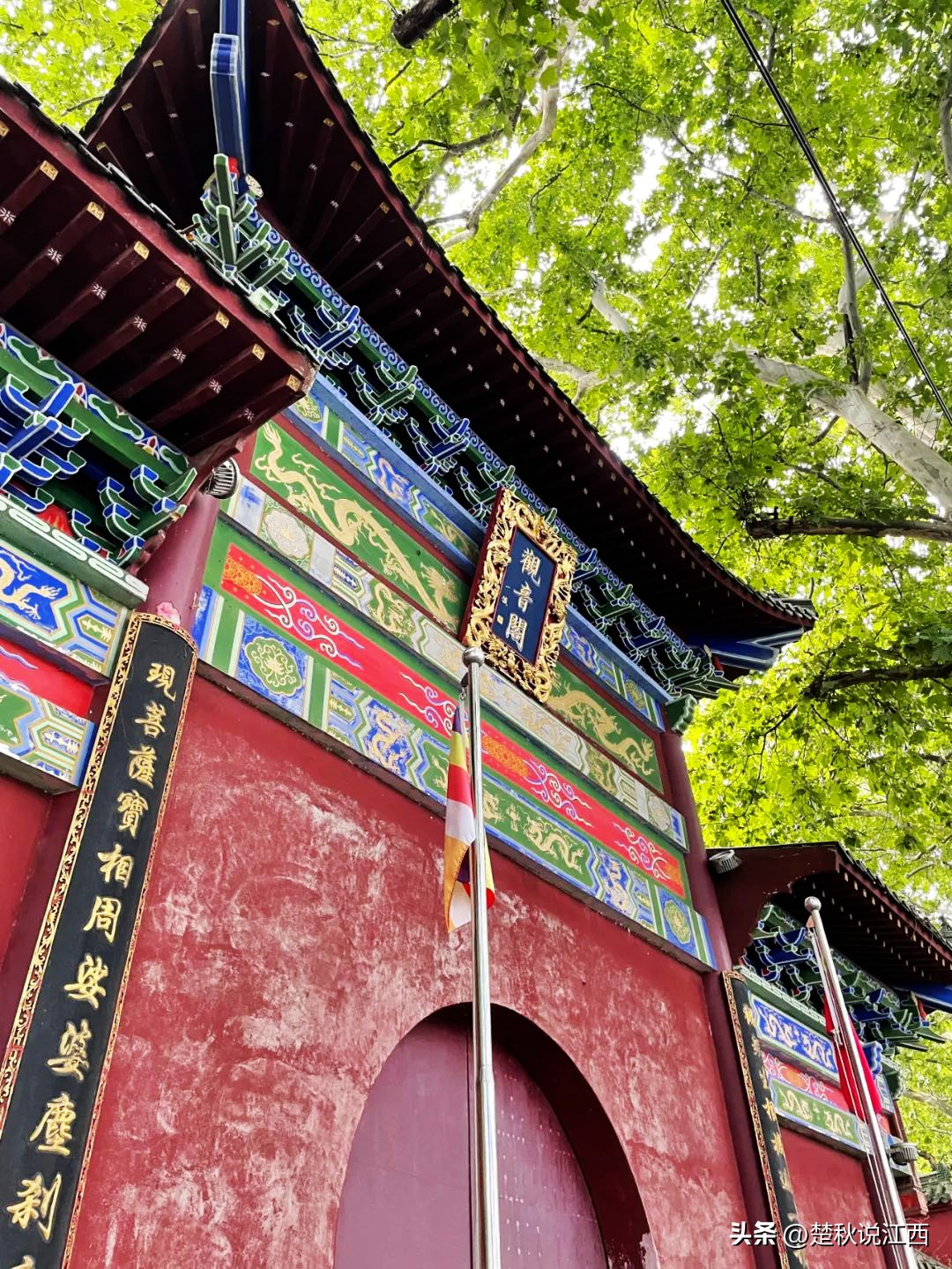 甘棠湖上“娘娘庙”，是为闹市中的一方净土，风光旖旎，四季浪漫