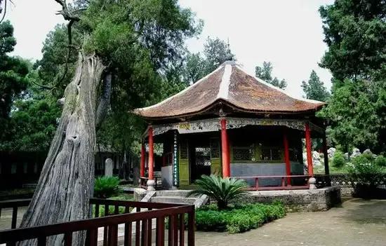 曰宛，曰宛中，隆，曰隆中，曰南阳，曰躬耕于南阳解密