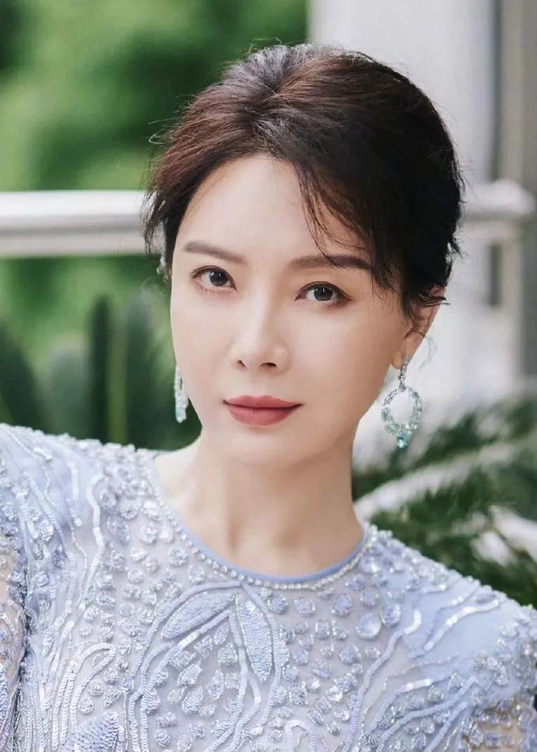 脸型不对称的女孩咋办,脸型不好看怎么整容