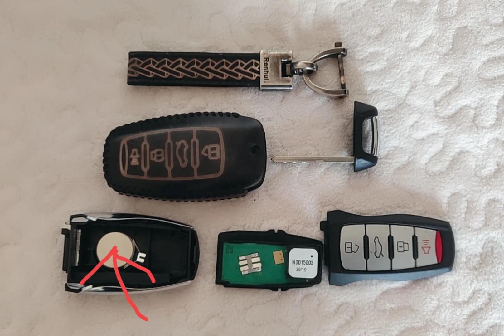 更换汽车钥匙电池的这个小妙招,快速更换汽车钥匙电池技巧两分钟