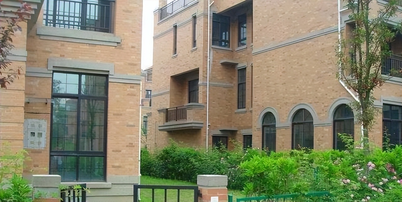 买26层期房，开发商烂尾盖24层，房没了钱还不退，损失谁来承担？