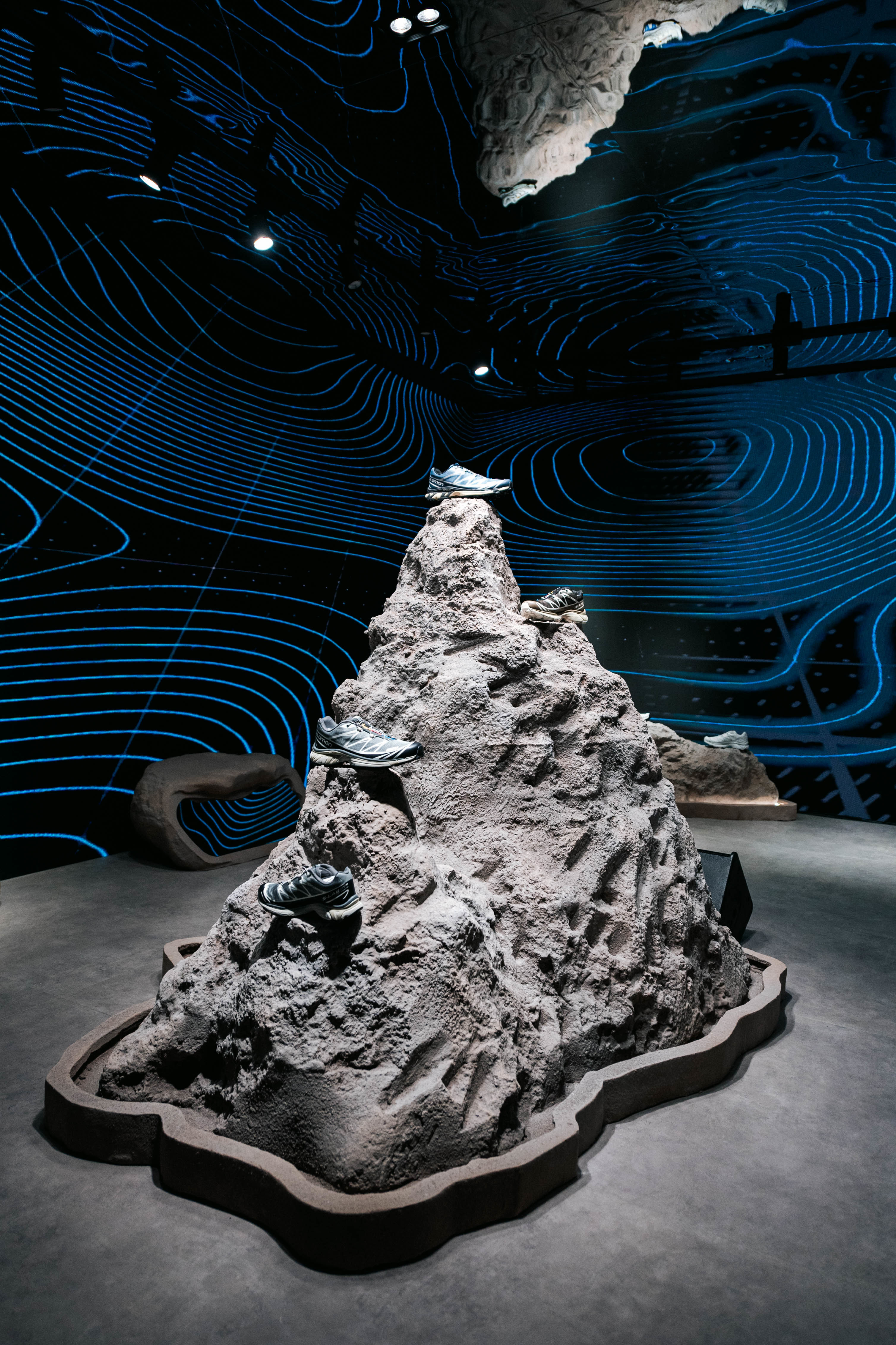 SalomonXT-6十周年限定店「风尚千蓝」登陆杭州湖滨银泰in77