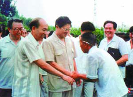 拒绝百万美金诱惑，遭5专家群殴，灭鼠奇人邱满囤将秘方带进坟墓