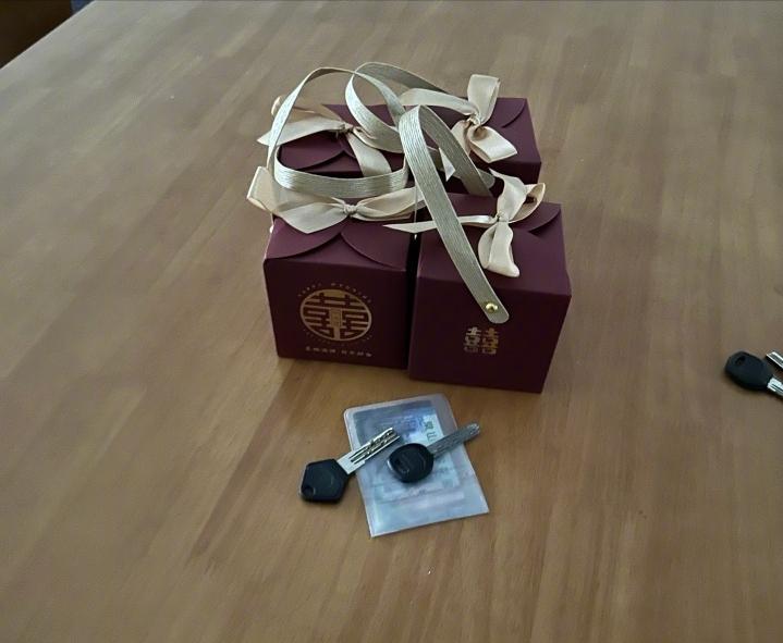 姑娘要结婚退租时扫干净房子留下喜糖——衢州常山租房故事