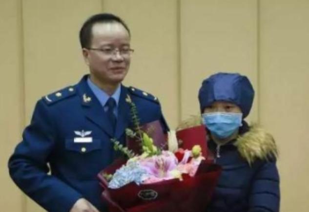 女人无子宫无卵巢,51岁女子试管生下4胞胎