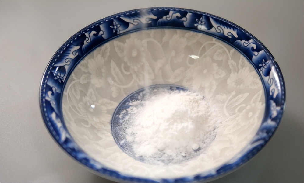 不粘锅白钢锅烧黄了如何擦洗,不锈钢锅烧黑怎样去除污渍