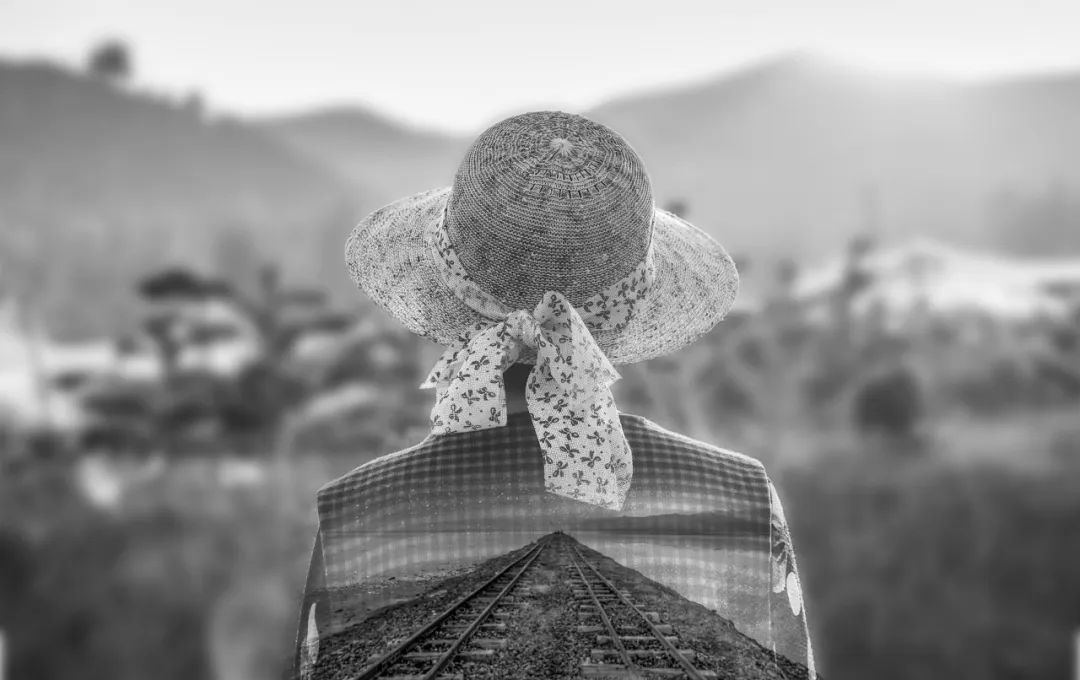 她说她走上不归路，是因为两个男人：一个是她的丈夫，一个是她的*夫情**