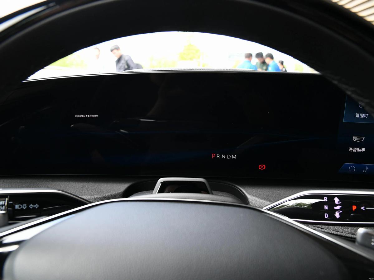 低调又高级的轿车,低调而又豪华的年轻轿车