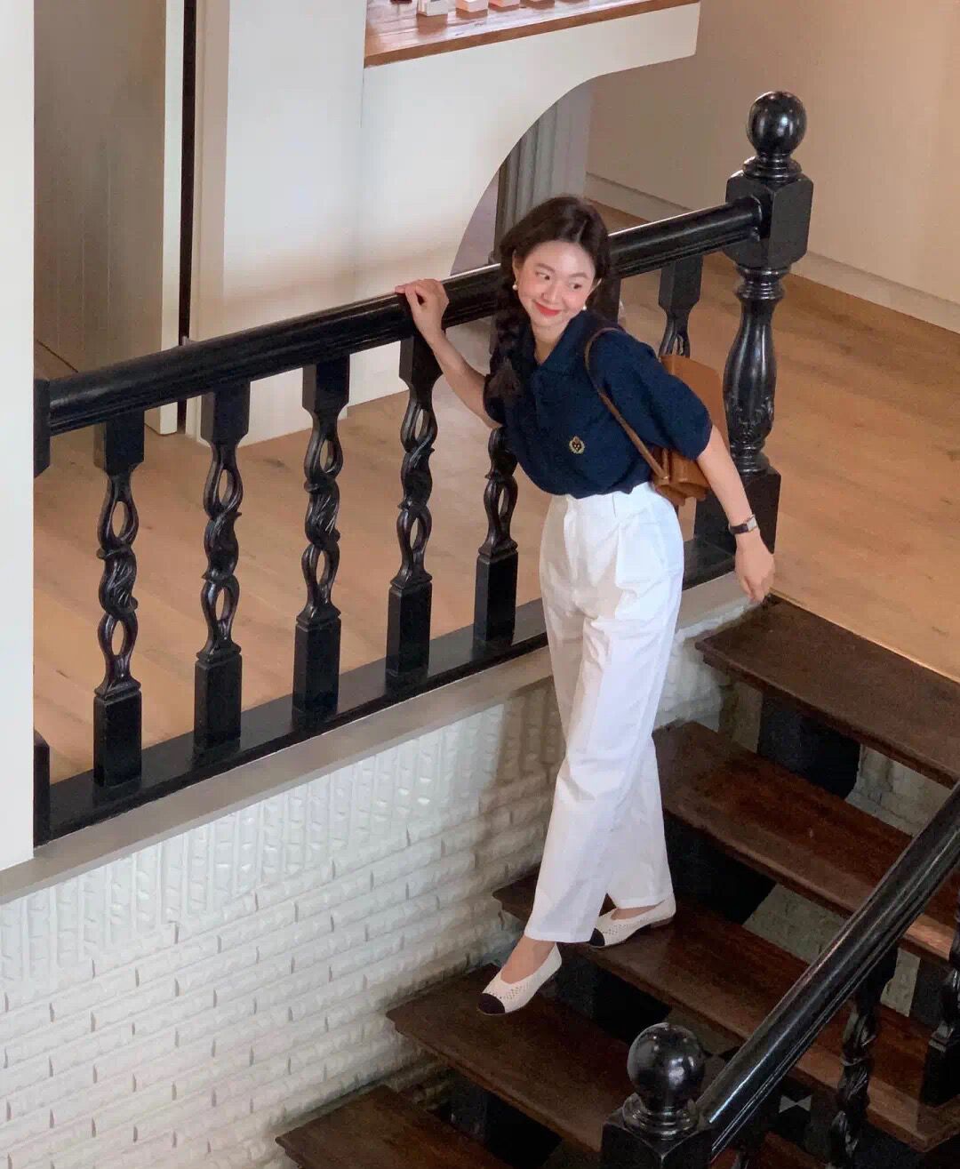 女人上了年纪少穿黑白灰,女人过了40岁就不要穿黑白灰