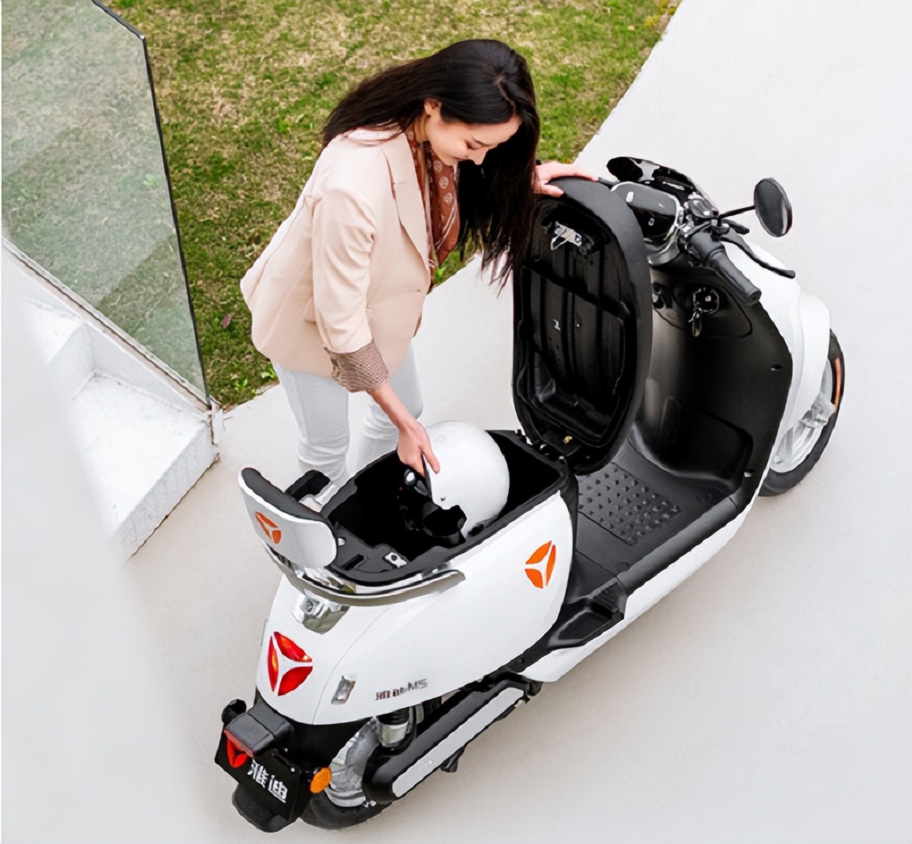 石墨烯电池和锂电池有什么优缺点,石墨烯电池与锂电池的区别哪个好