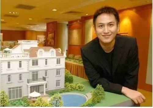 汤臣集团董事长汤珈铖身价,上海首富汤珈铖