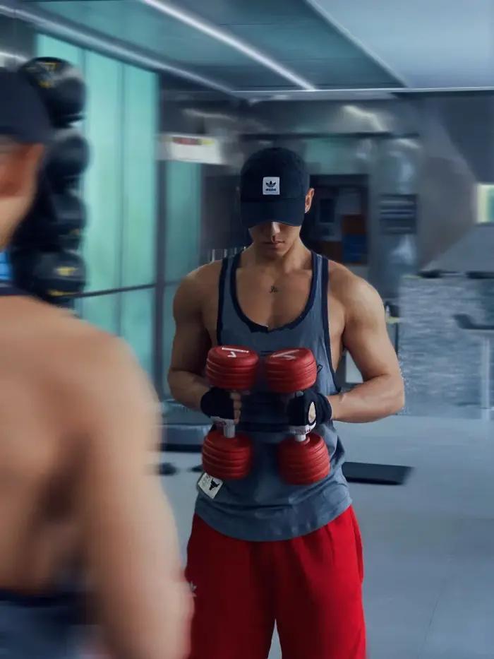 高颜值腹肌小狼狗照片,腹肌小狼狗照片帅气露脸