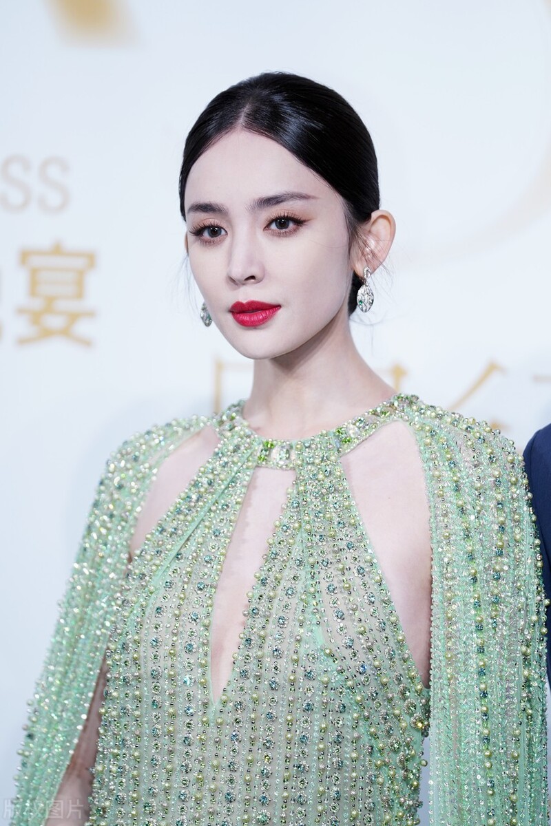 红毯这一夜女星的高级感,众多女星红毯争艳