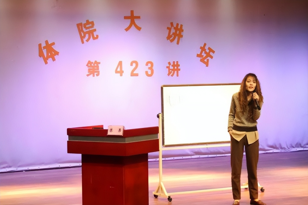 “复旦女神”陈果：从万人追捧到跌落神坛，她到底做错了什么？