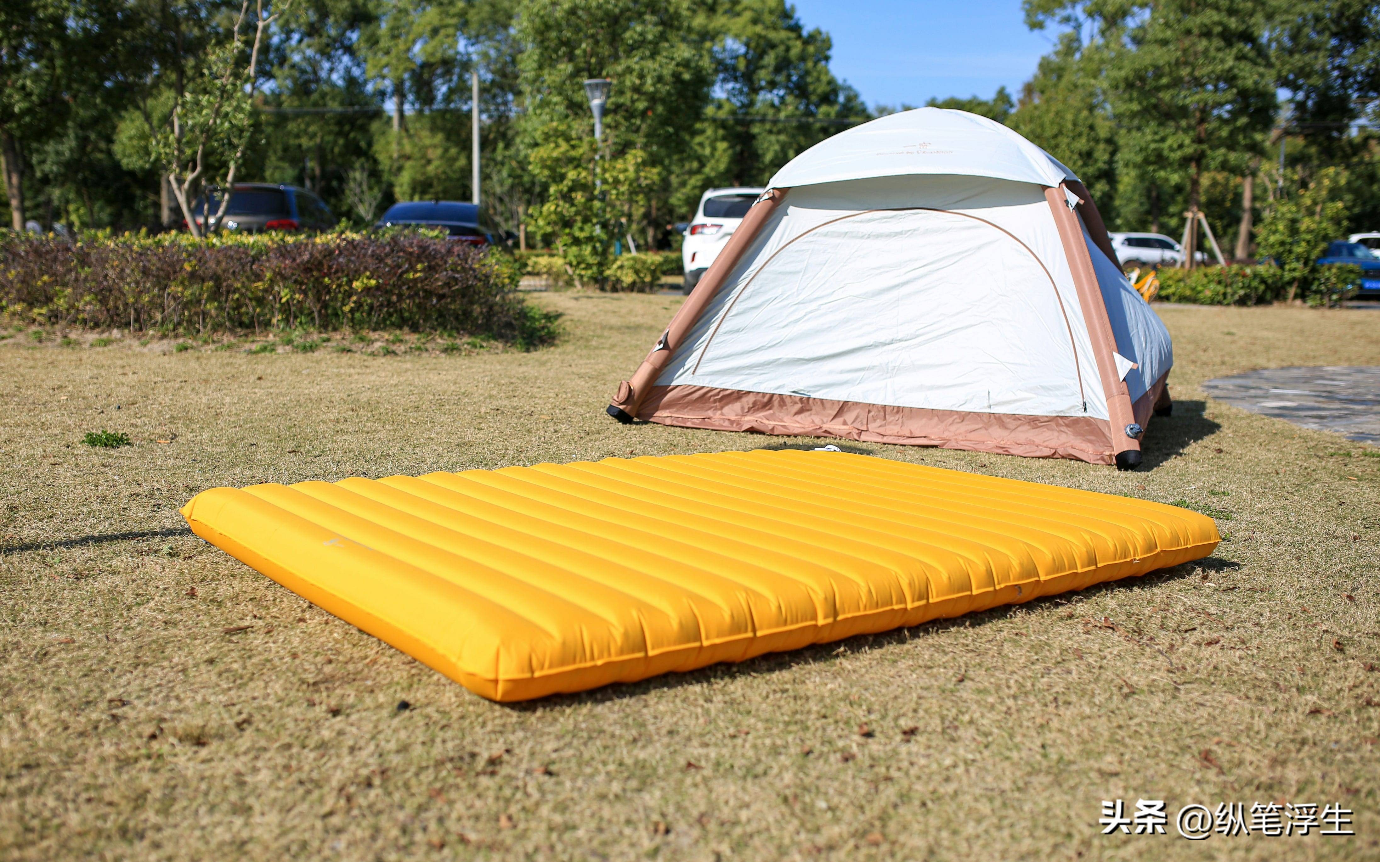 户外露营睡垫选蛋巢还是气垫,户外露营过夜买多厚的睡垫合适