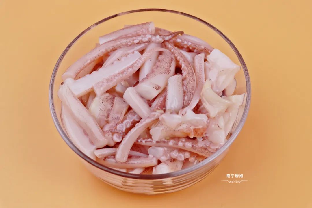 鱿鱼除了白灼还能怎么做,5种鱿鱼的做法鲜香无腥味