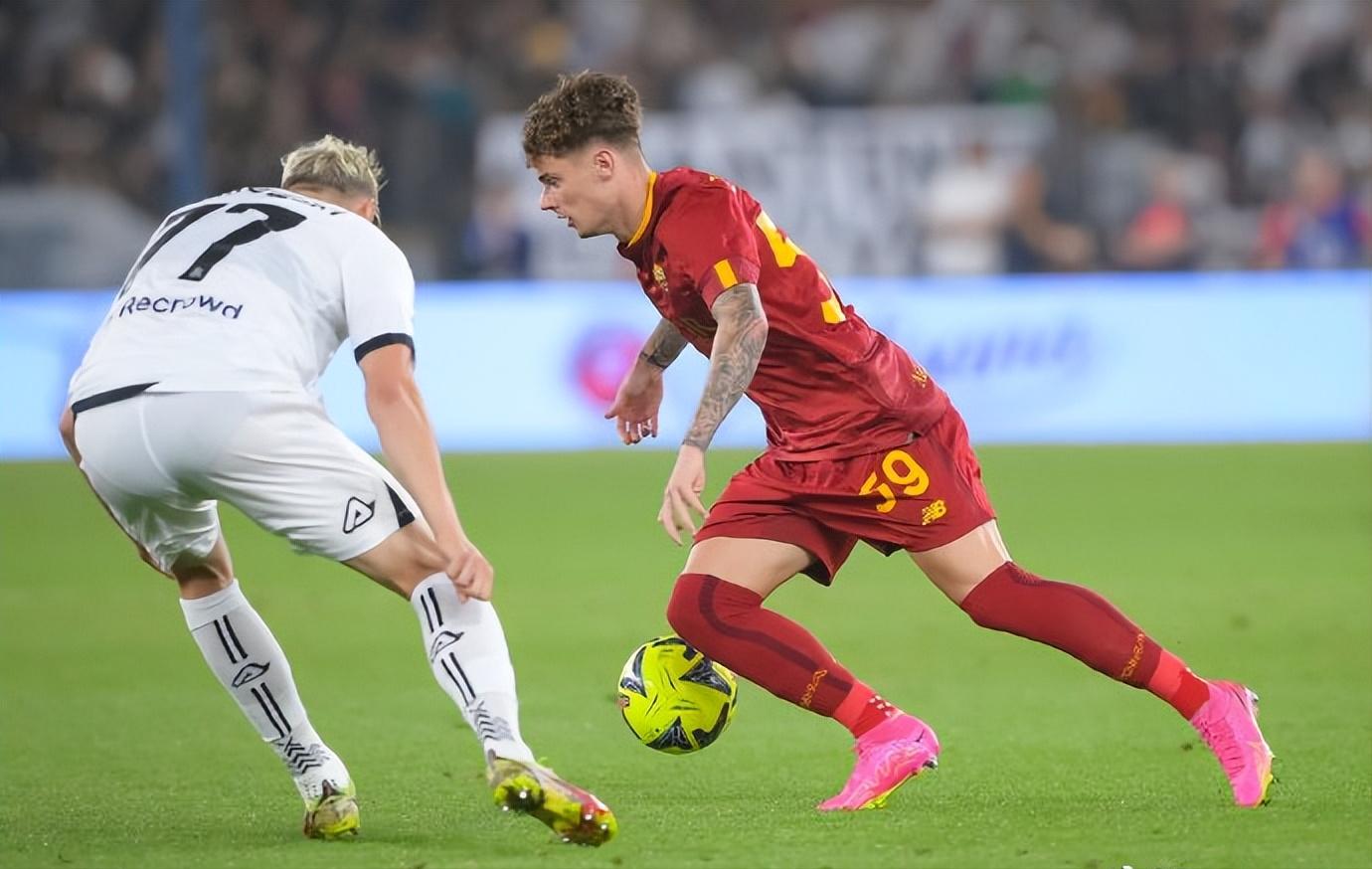 补时14分钟,依然无法阻挡穆里尼奥前进,哨响后,迪巴拉闭上眼睛