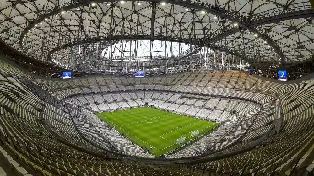 世界杯足球场维护,世界杯火热进行