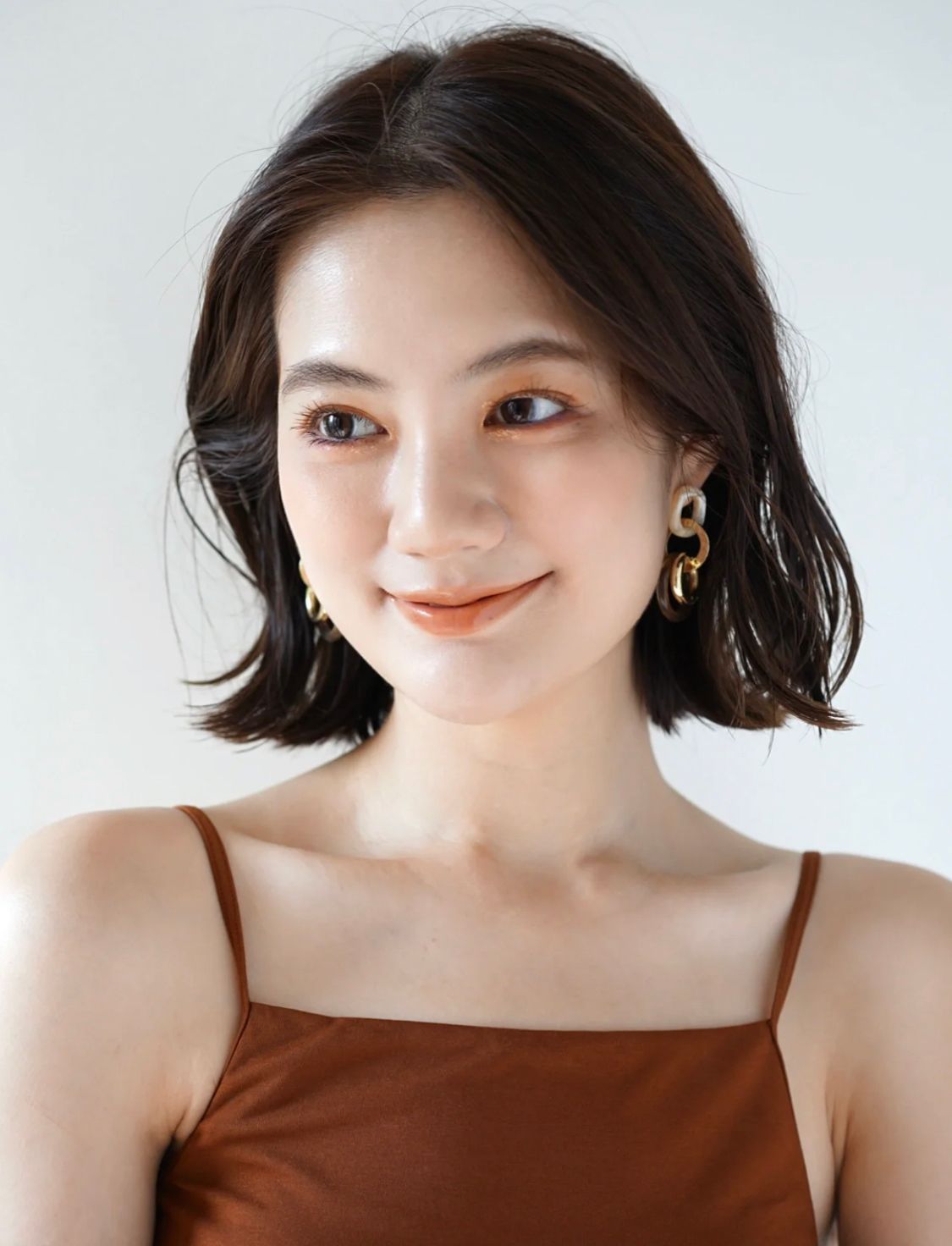 中年女士头发少烫什么发型好,中年女人适合烫哪些正常款的头发