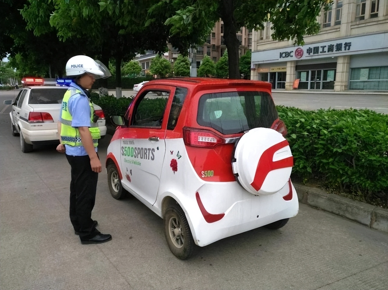 老头乐四轮电瓶车有用吗,电动4个轮代步车属于老头乐吗