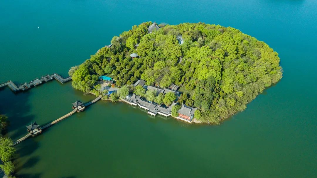 夏天凉快风景好又有水的旅游景点,夏天旅游景点哪里最好玩