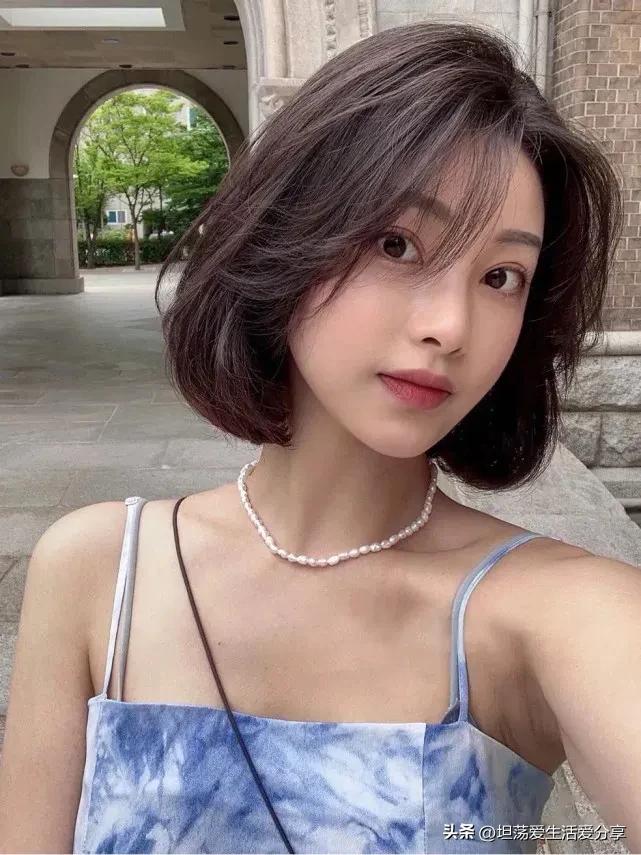 短头发蛋卷头发型正面,俏皮短蛋卷头戴什么帽子