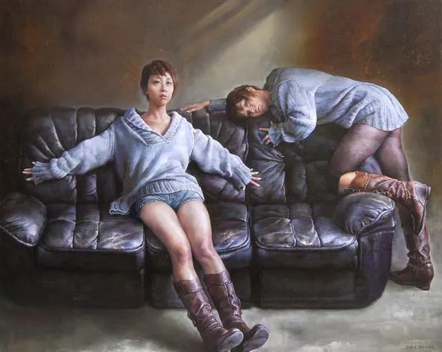 年轻漂亮女老师简笔画逼真,女教授工笔画欣赏