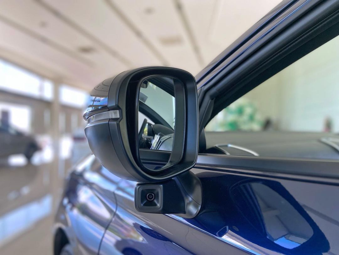 对标大众桑塔纳！落地8万！2023版本田city亮相！1.5L+CVT，犀利