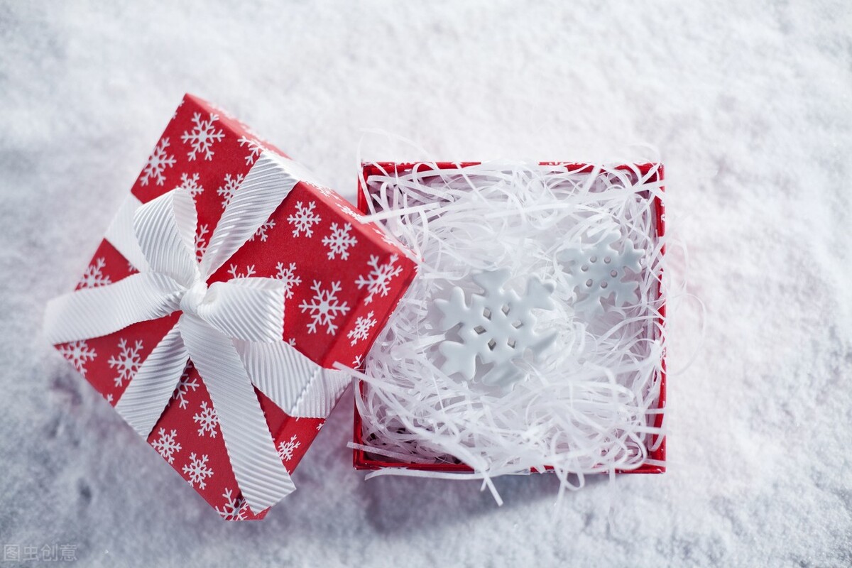 爱情是盲目的我们往往会迷失自己,爱情是盲目的但也是美好的