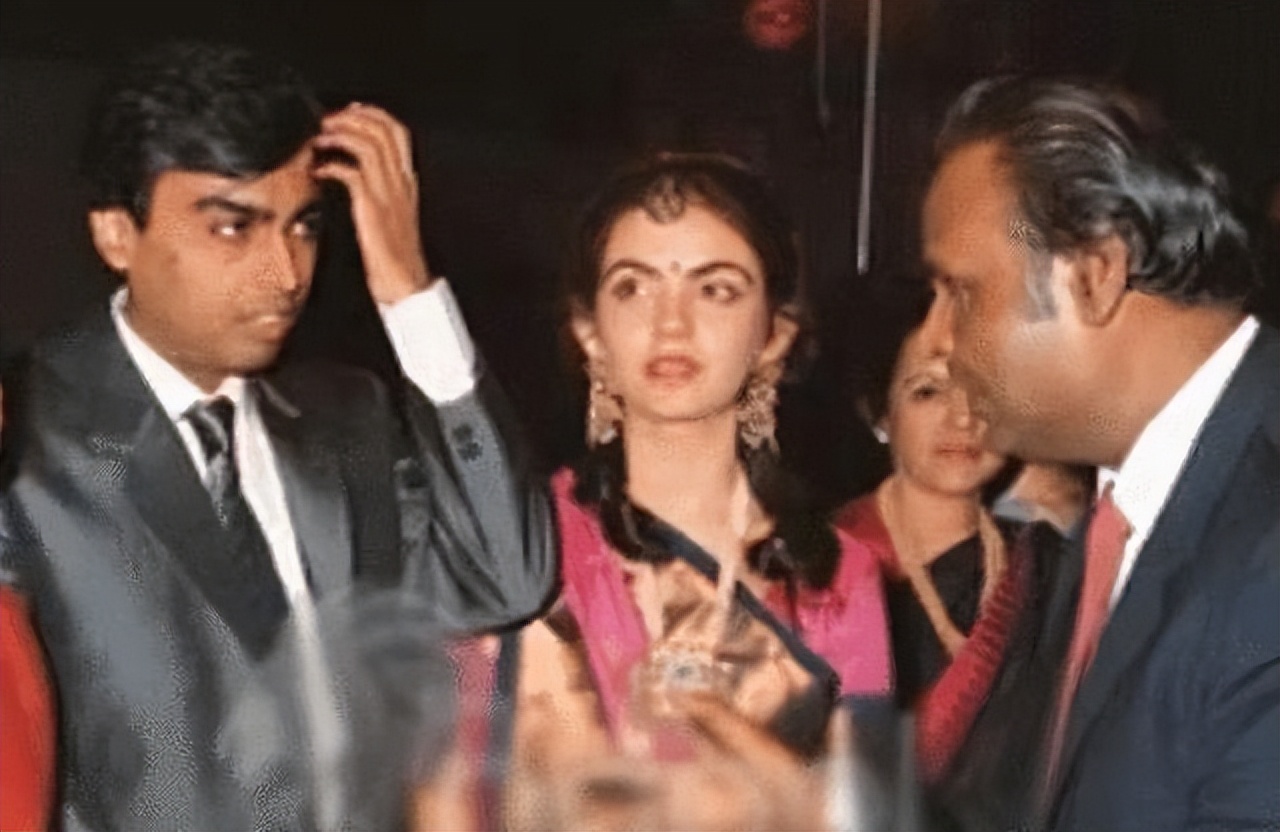 “灰姑娘”多年不孕，却获印度首富一生独宠，这个女人不简单