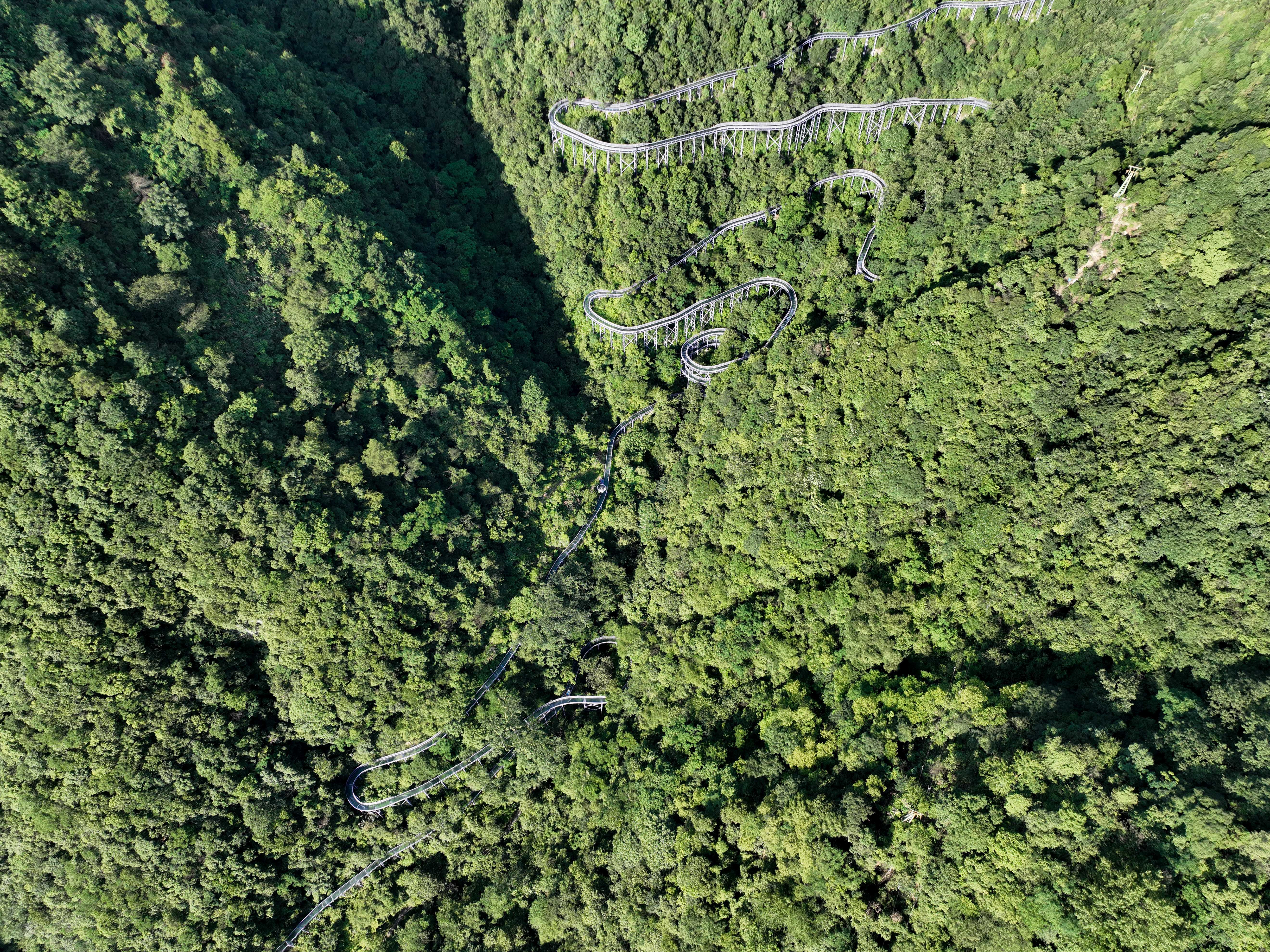 全球最长的通体玻璃漂流，距离杭州2小时就有，赶紧来玩玩