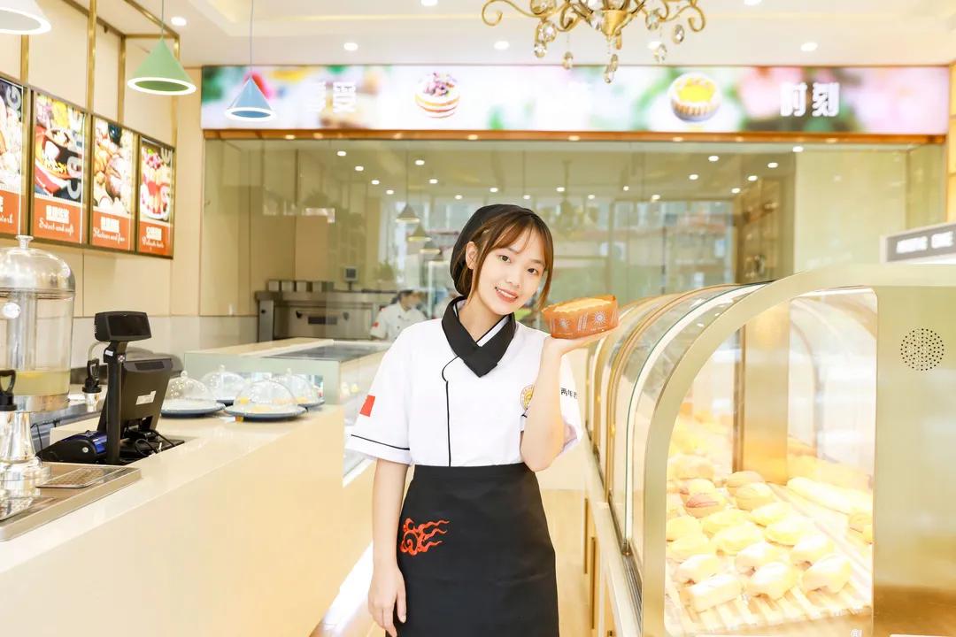 厨师跟西点师哪个有前途,西点师行业前景