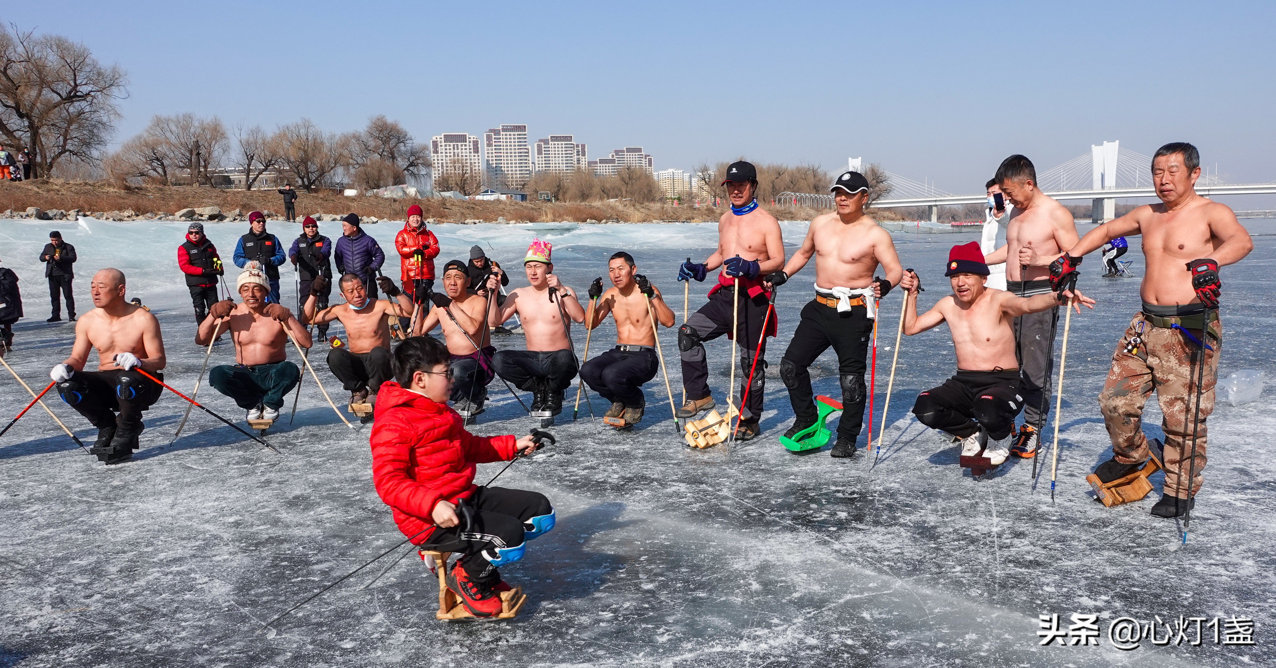 辽阳太子岛十里画廊冰雪乐园，又现“单腿驴”大队，场面震撼