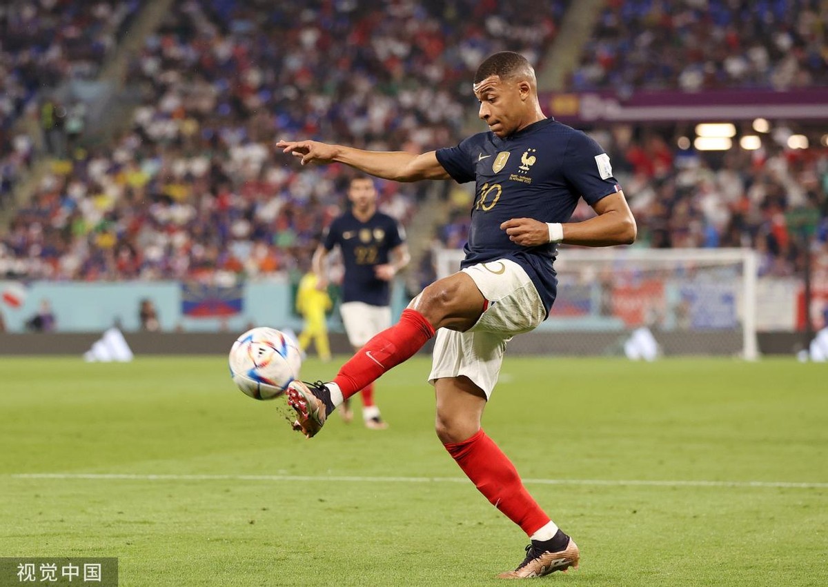 23岁的姆巴佩扛起法国队大旗,23岁巨星姆巴佩