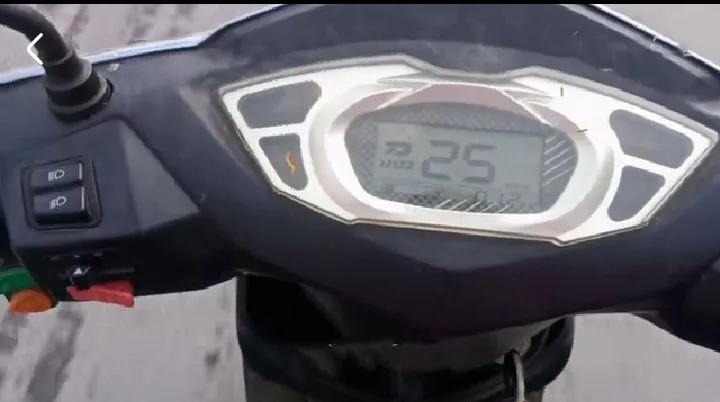 电动车转电门就掉两格电,电动车加电门就掉电松开又恢复